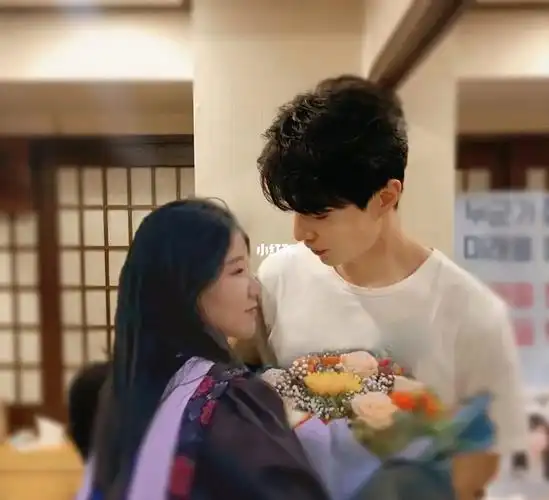 李栋旭素人女友