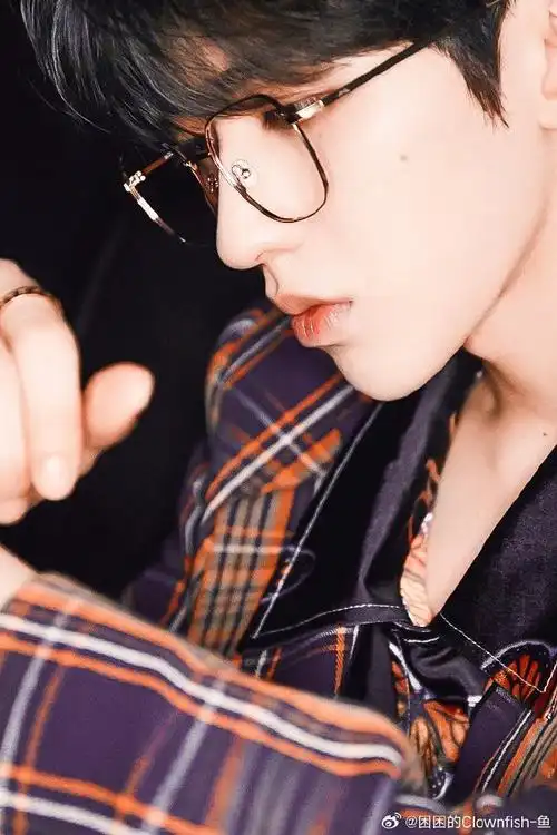 锁骨 完美下颚线 建模脸=蔡徐坤  #蔡徐坤