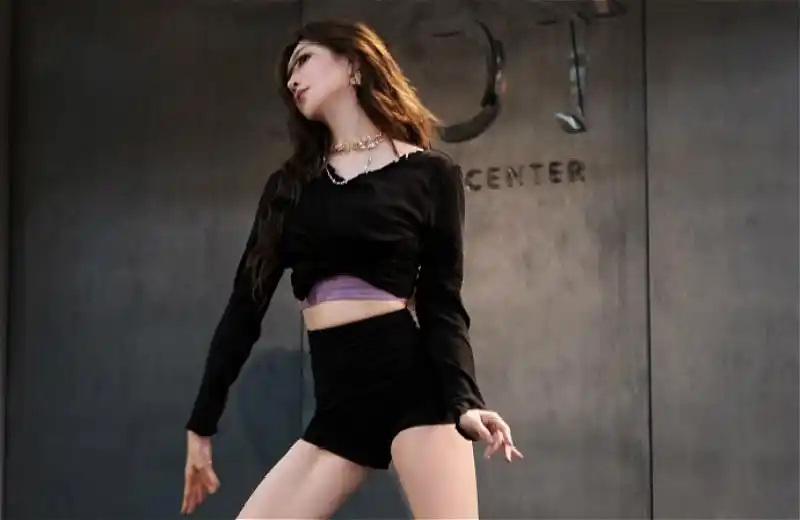 34岁江疏影跳舞庆生,扭胯动作性感无比,气场全开御姐范十足