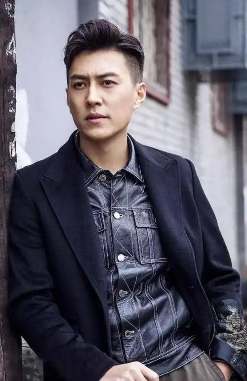 倪大红曾与吴京合作过电影《战狼》,在片中他饰演的黑帮头子给人们留