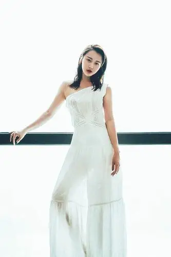 潘长江女儿潘阳素雅写真曝光 气质清冷清香肩微露很性感