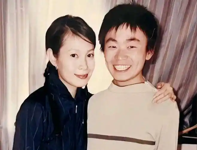 42岁刘若英嫁给身价过亿的钟小江,结婚当晚,丈夫提出:分房睡