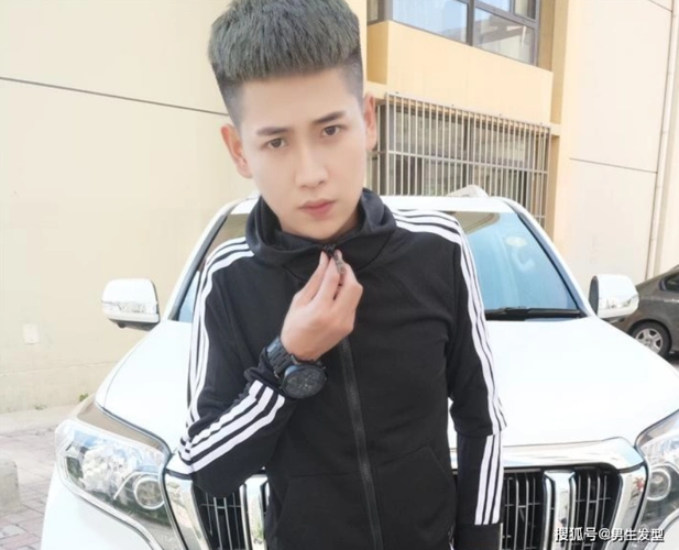 男生别剪"精神小伙"发型了,今夏试试这5个造型,时髦又显帅气