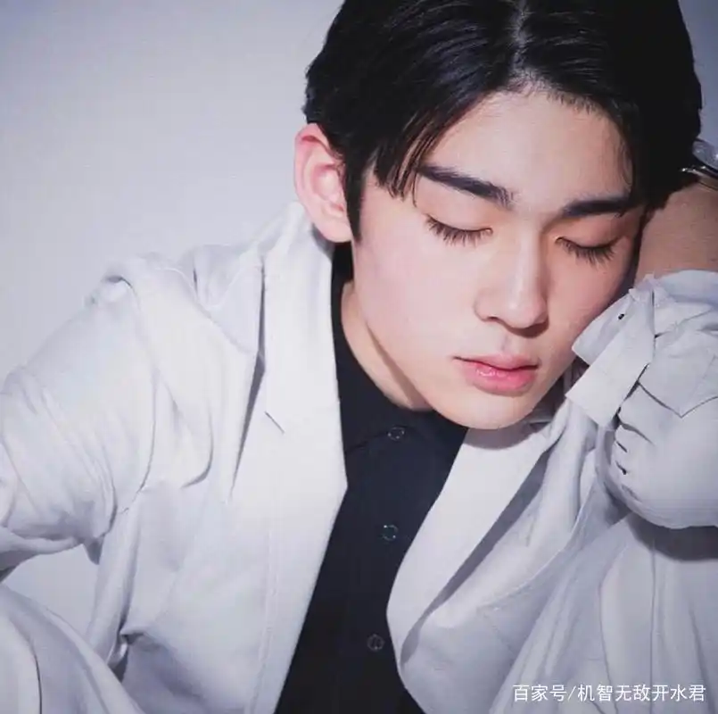 藤间斋,从超萌小可爱成长为丹凤眼美少年,日本歌舞伎的贵公子