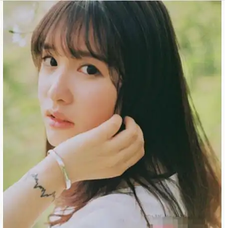 适合瓜子脸女生的中长发发型 简约又有气质的中长发 瓜子脸中长发,中