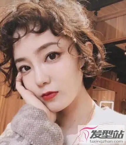 短发羊毛卷发型复古与灵动兼得