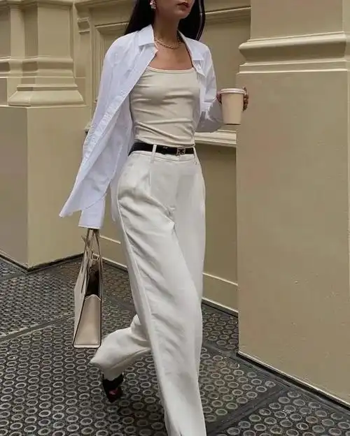 裤子,牛仔款式的若觉得闷热,可以选择西装裤款式,这样的搭配很适合