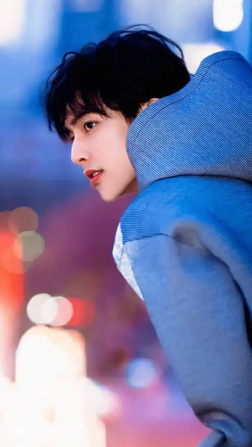 宋威龙为何成2020年最先火的男星?何炅的这句夸赞道出了一切