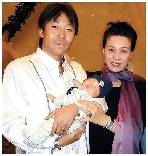 歌手那英:与高峰分手17年后,带着儿子嫁给孟桐,54岁辉煌开始_音乐