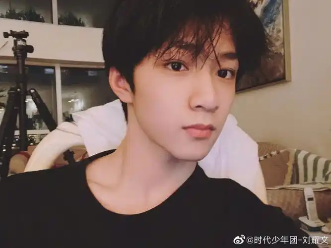 西南最帅小学生刘耀文图片 刘耀文为什么叫西南最帅小学生