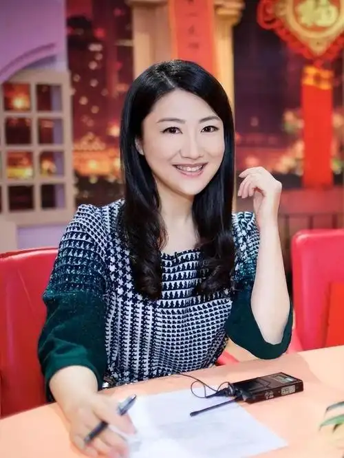 《新老娘舅》杨蕾:与土豆网总裁闪婚闪离,搭档房海燕离开压力大