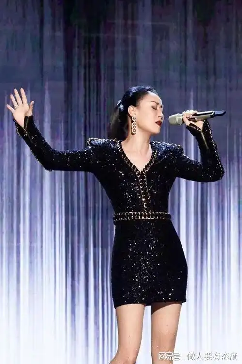 56岁女星那英暴瘦认不出脸部皱纹明显表情沧桑与过去判若两人