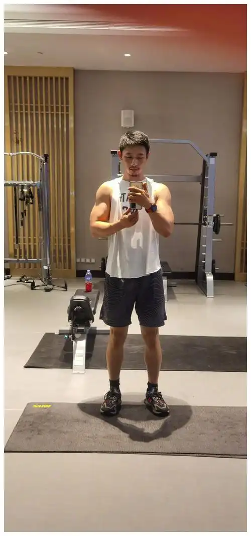 魏晨晒图回应商演拒绝假唱事件:这是我应该做的