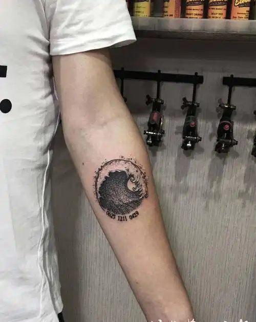 水浪点刺纹身图片