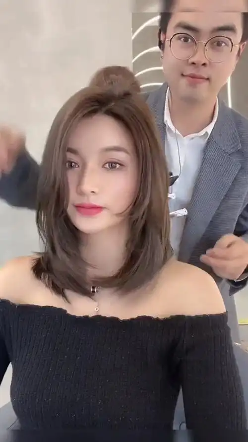 修饰脸型的八字刘海锁骨发气质又高级