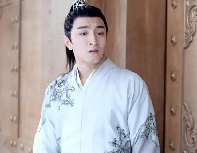 回顾表面上是端正男神其实鼻子歪斜这8位男星经不起细看