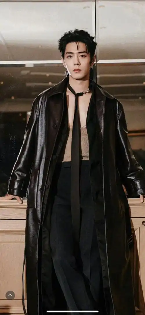 肖战第二套看秀造型#这个眼神,这张脸!这个锁骨!