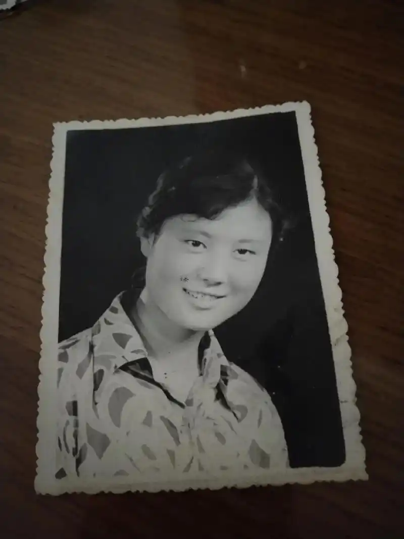 每个人都有自己的故事 找东西翻出来的旧照片,曾经的青春年少 - 抖音