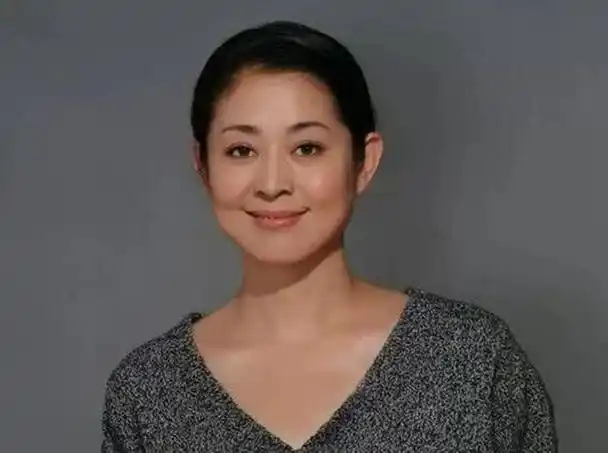 央视主持人,气质不输王祖贤,年轻时的倪萍到底有多美?