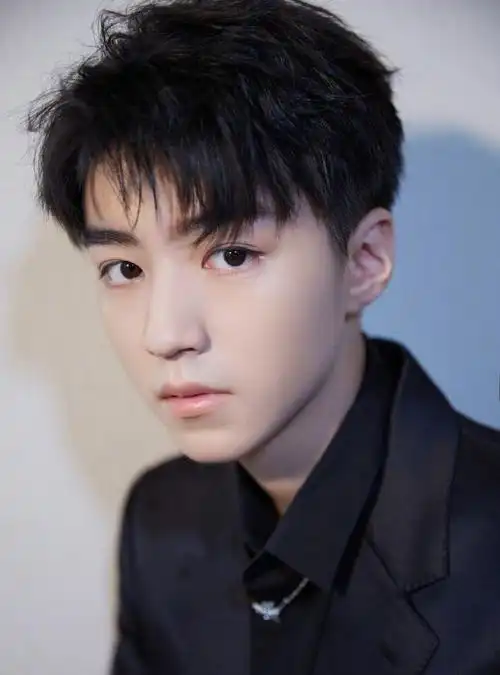 王俊凯新发型清新干练不油腻如何才能留长这种不用造型的发型