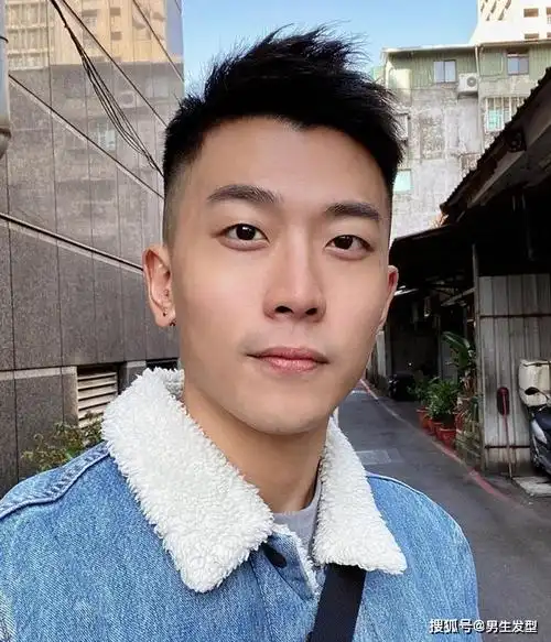 第2款:子弹头"两边铲光"发型