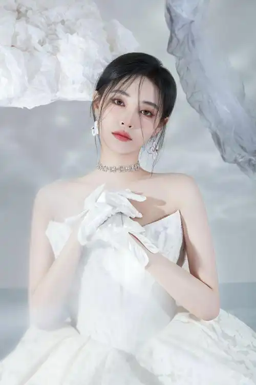 许佳琪黑白写真大片再更新 黑白切换……|许佳琪|写真大片|kiki_新浪