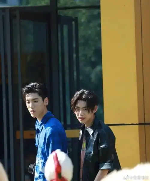 王子异说小鬼有安全感##王子异第一次过山车是和小鬼一起