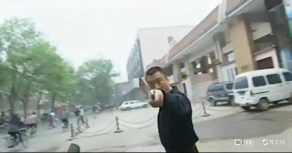【ai视频】刘华强吃捅郝哥的刀子