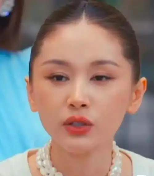 王子文老得好快头发稀疏法令纹明显接受采访满脸疲惫