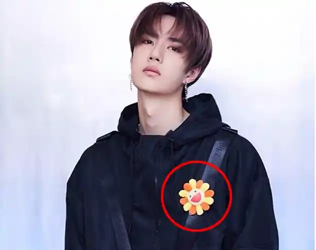 村上隆七彩太阳花胸针王一博同款小花挂件包包挂饰别针配饰品2020年