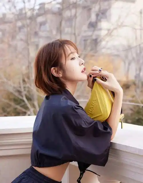 原创张佳宁的新恋情曝光了她被拍到与一名男子亲密互动