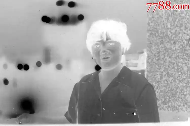 烫发女子:2张【老底片】-老照片-7788商城__七七八八商品交易平台