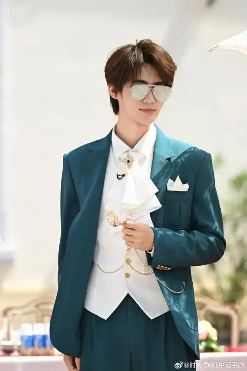 时代少年团发了张真源##张真源宫廷小王子