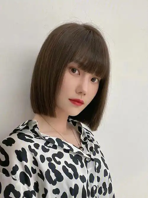 超级减龄一刀齐短发显脸小发型女生发型推荐女生短发发型减龄发型可盐