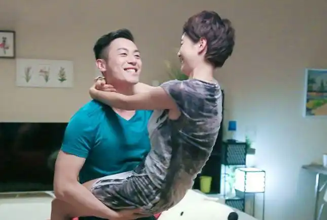 鹿晗公主抱张翰搂肩抱韩东君环腰抱都不比上图4的托腿抱