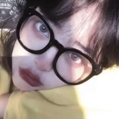 戴眼镜的女头气质女生头像图片