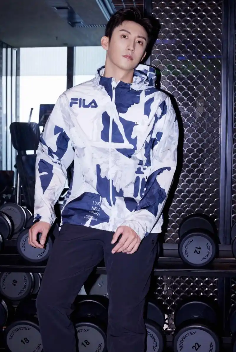 黄景瑜休闲装,这身打扮阳光又帅气.