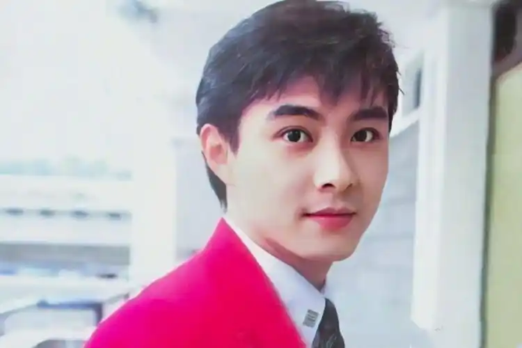 张卫健自拍被大佬转发,却被质疑摆拍立爱国人设,网友直呼太离谱_腾讯