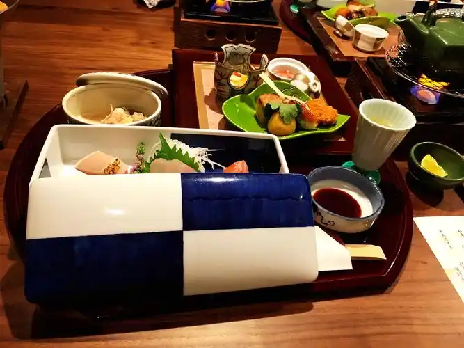 丰盛,精致的晚餐,大饱口福,色,香,味俱佳.