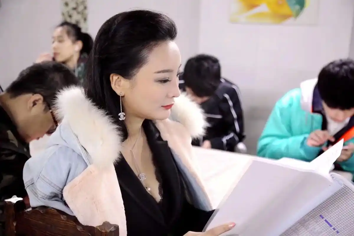 快乐时光,幸遇王李丹妮,让美充满人间.#记录真实生活 #感恩 - 抖音