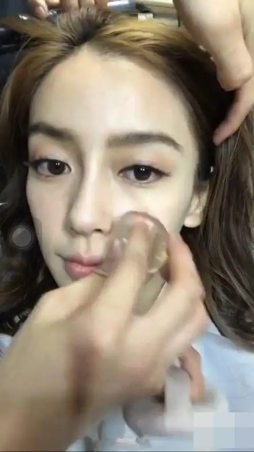 7 真素颜!angelababy直播化妆 网友:真敢玩