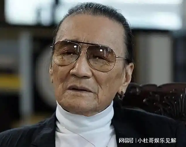 谢贤墨镜一戴40年,连亲热都不拿下,露真面目后才明白为何一直戴