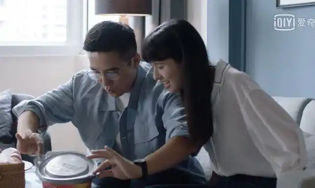 小舍得住廉租房吃泡面扒钟老师的收入师德有亏背后是缺钱