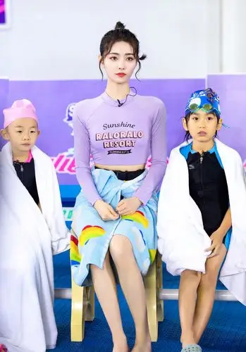 小巨人运动会许佳琪紧身上衣叠穿篮球服精通80后游戏惊呆众人