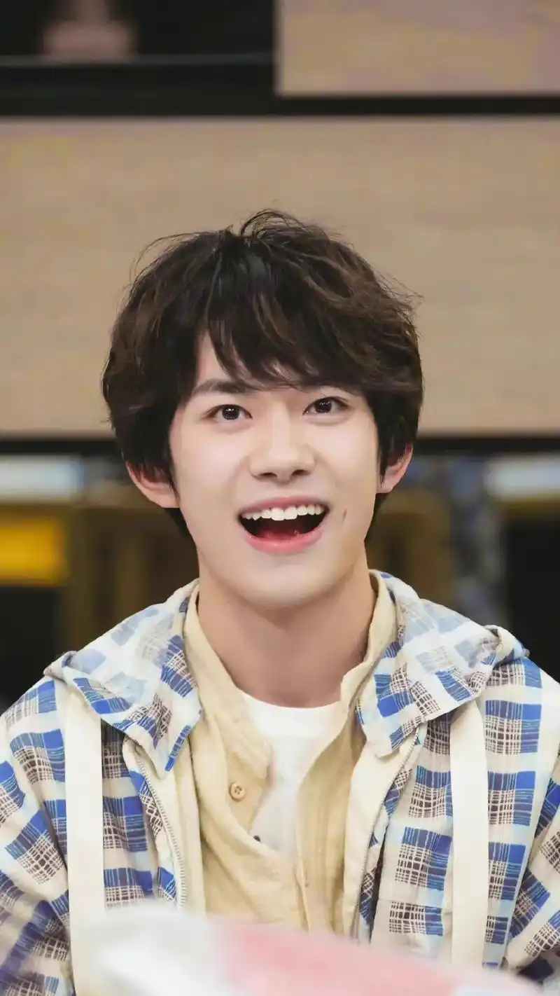 易烊千玺 #治愈系笑容 #糟糕是心动的感觉 #满眼星辰皆是 - 抖音