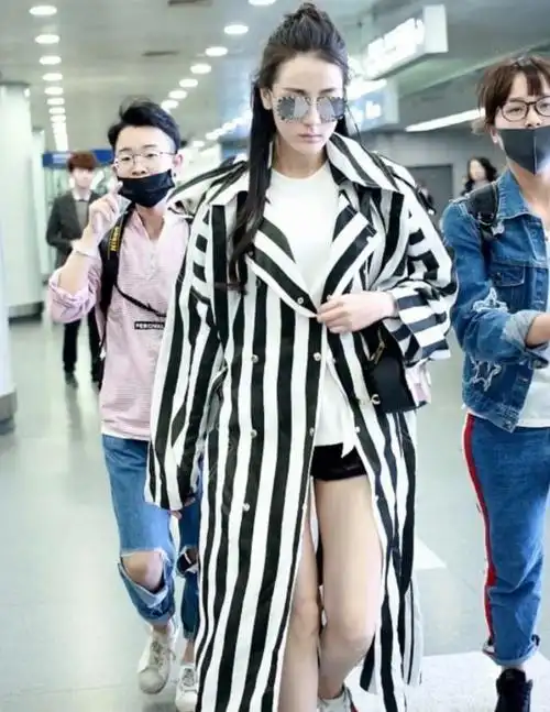 迪丽热巴太实在了,机场图不p就放出来,真实状态一眼看穿