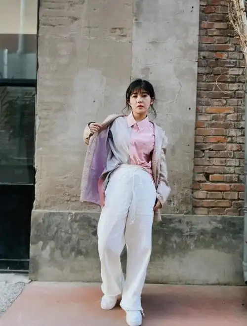 1米53的赖美云火了!这才是女生的穿搭典范,可爱萝莉感十足