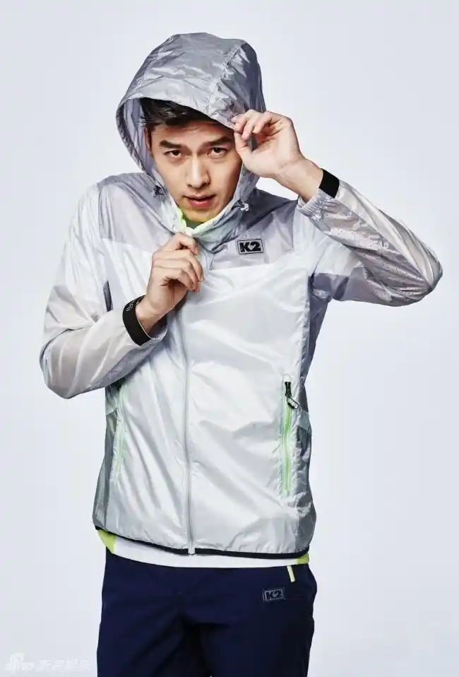 组图:玄彬男神归来拍写真 运动装秀长腿