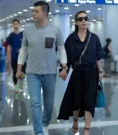 秦海璐二婚宠成小公主,被丈夫称生活不能自理,现贴身