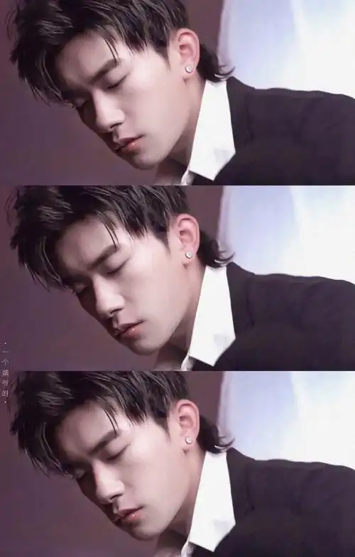 易烊千玺 × 时尚cosmo11月刊封面